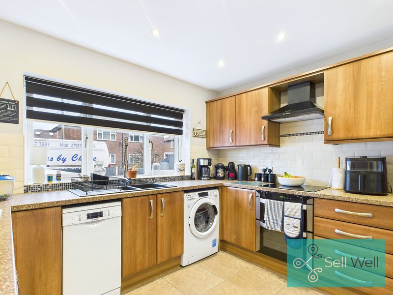 Property photo 3 of 17 Kitchen