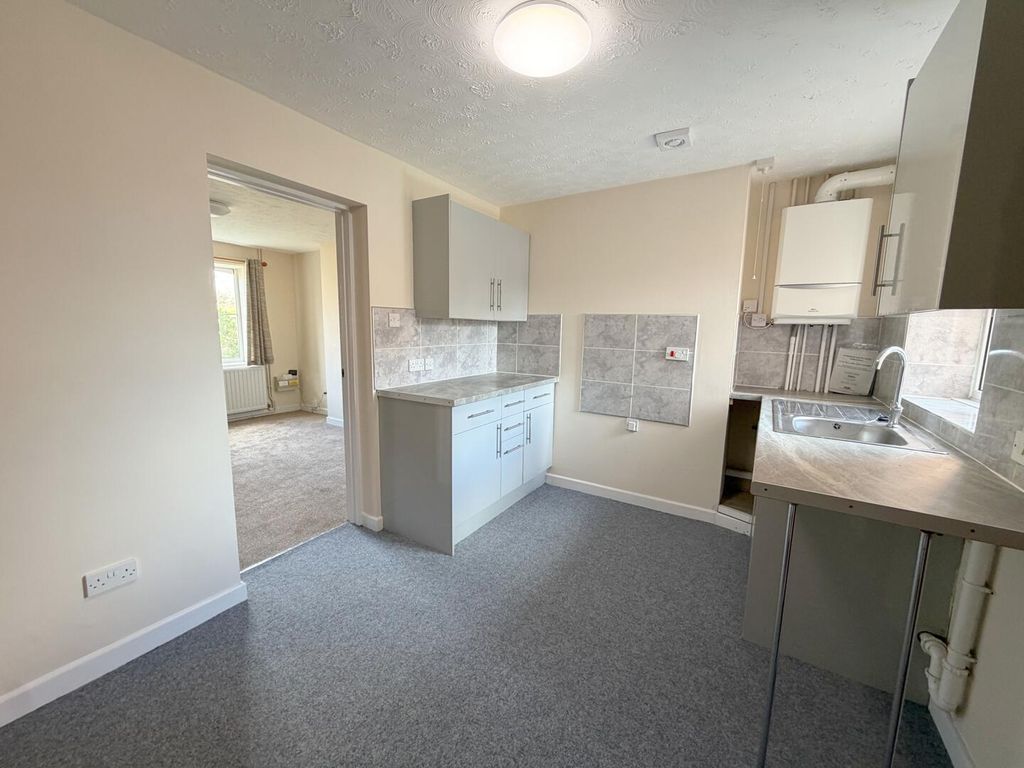 Property photo 3 of 9 Kitchen