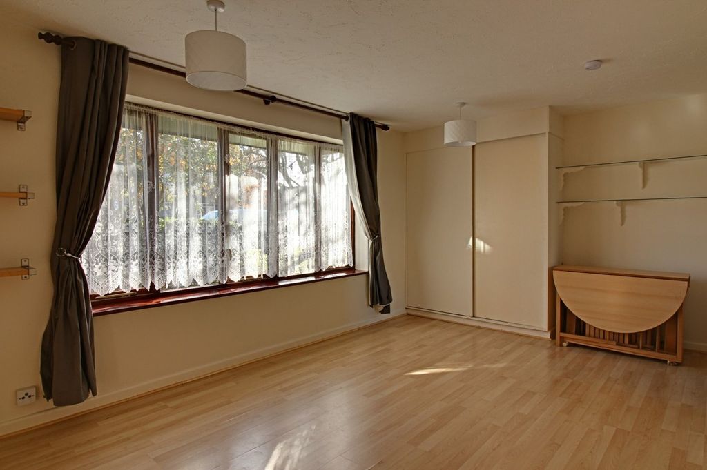 Property photo 2 of 5