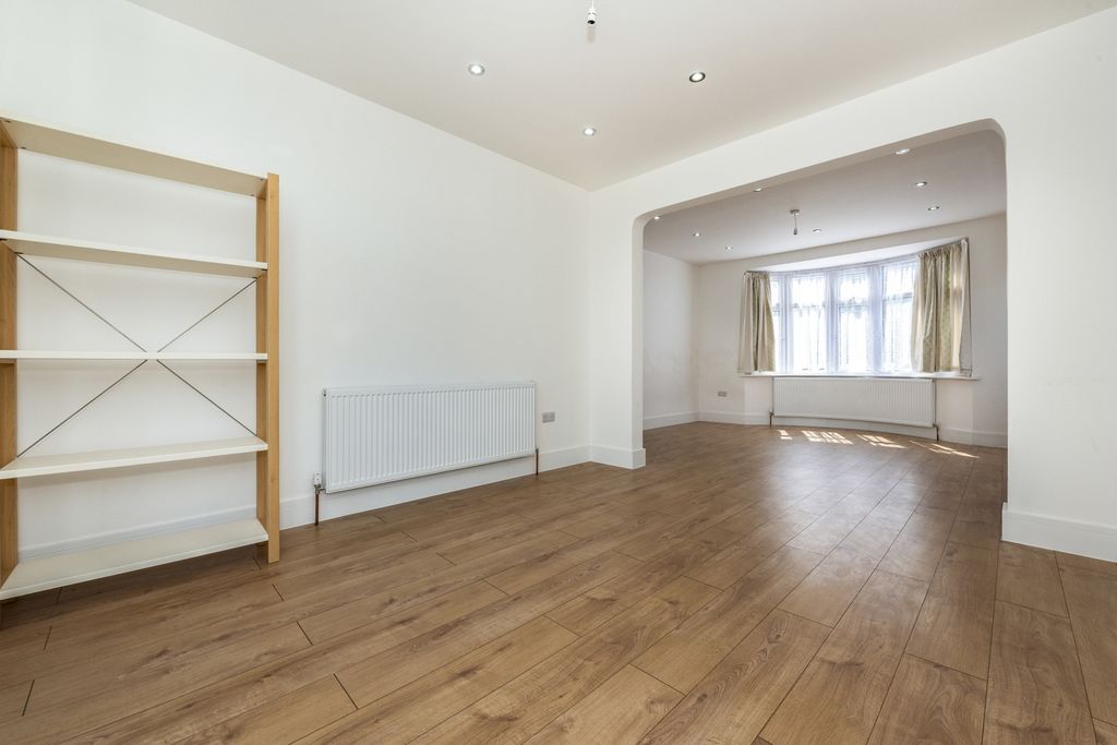 Property photo 3 of 30 Mzz_8678