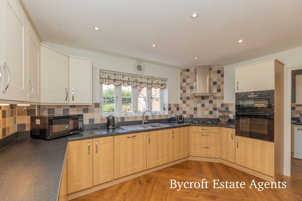 Property photo 2 of 20