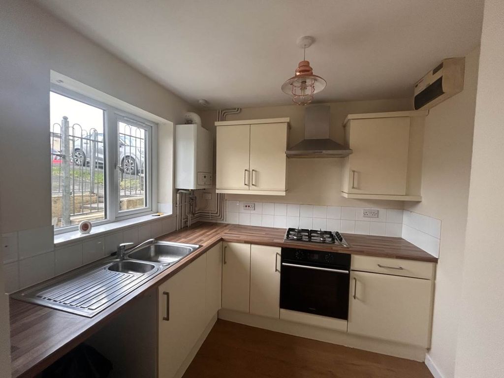 Property photo 3 of 6 F262F474-c23d-4410-B531-36Dbb175c7F0