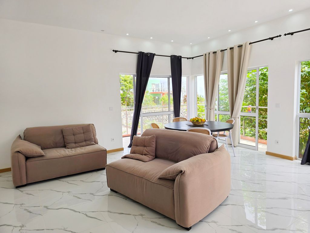 Property photo 3 of 14 Livingroom: Luxury Mountainside 2 Bed Villa: Ocean Views