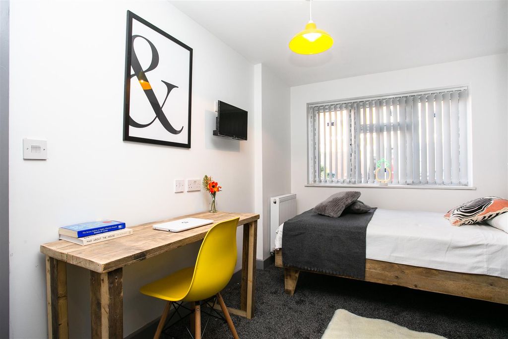 Property photo 2 of 6 34Stmr-27.Jpg