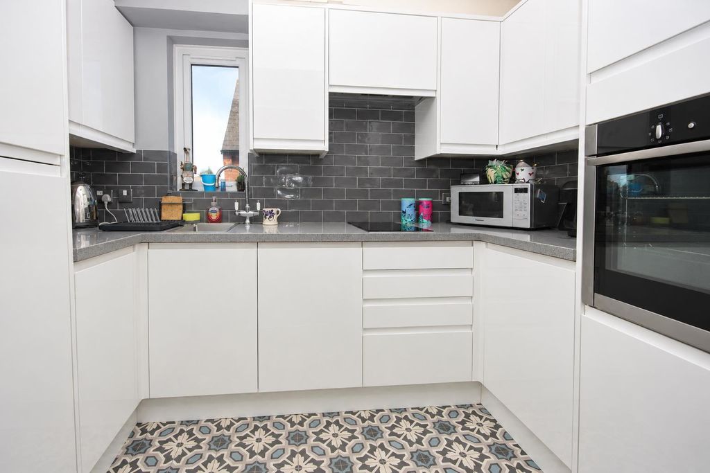 Property photo 2 of 15 1 (8).Png