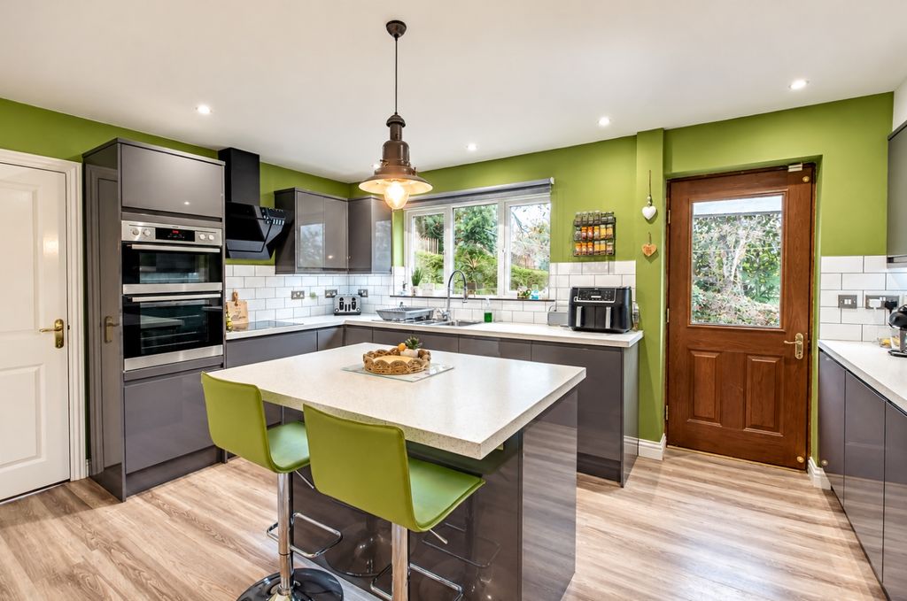 Property photo 3 of 16 9F17429A-78c0-4865-Bc89-01596B6E188d
