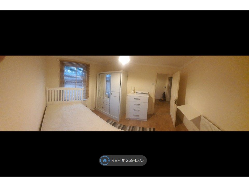 Property photo 1 of 7 Room 4