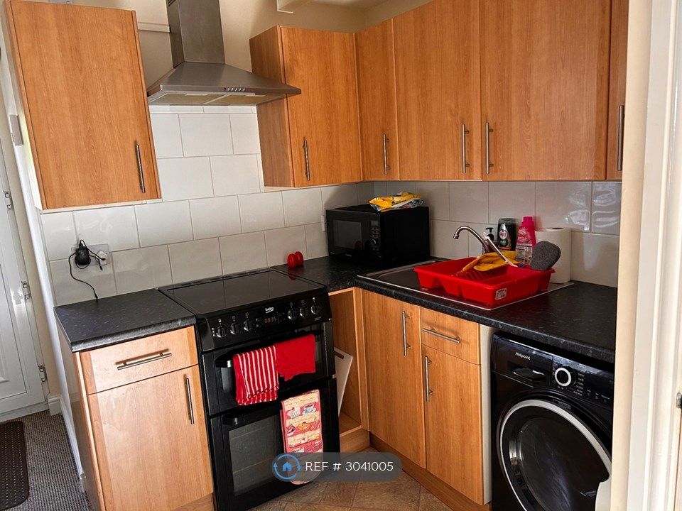 Property photo 2 of 7 Kitchen