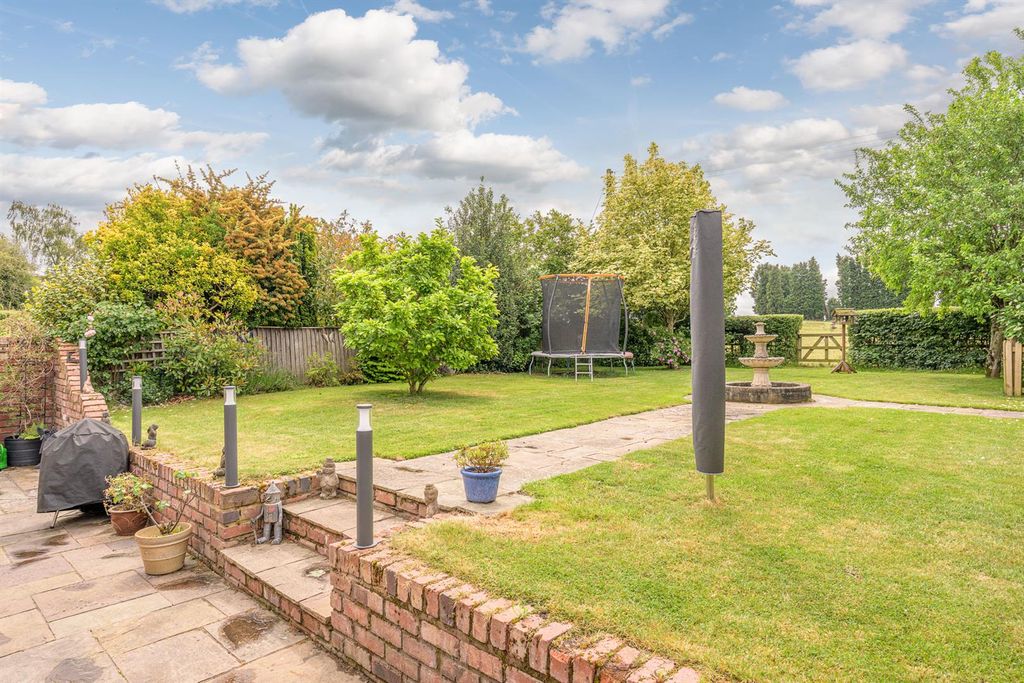 Property photo 2 of 38