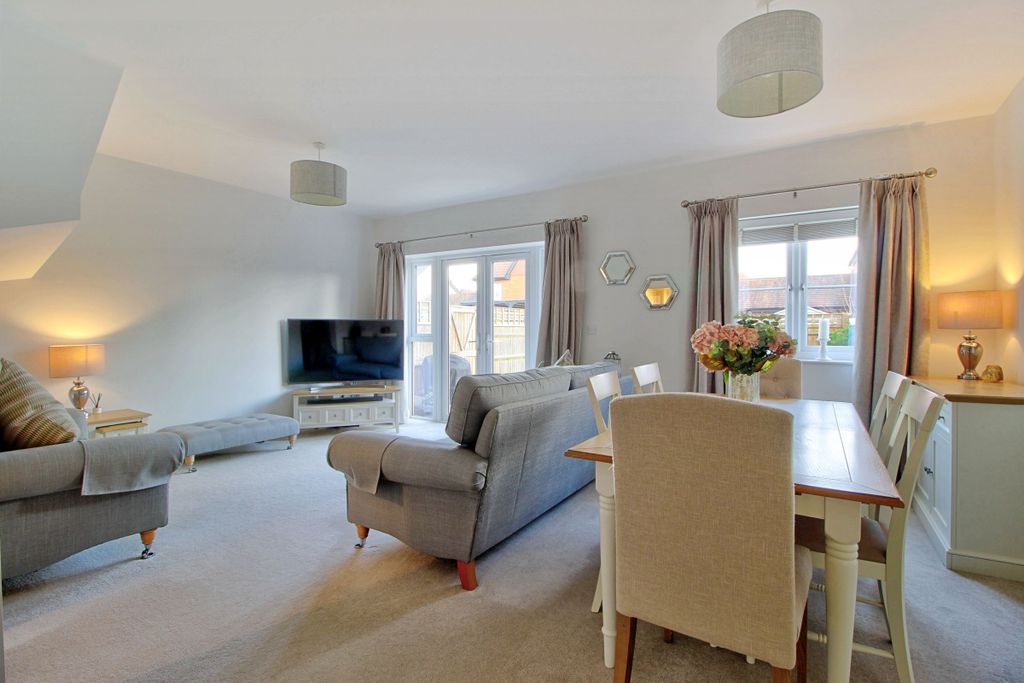 Property photo 3 of 18 Patio Doors To Enclosed Garden