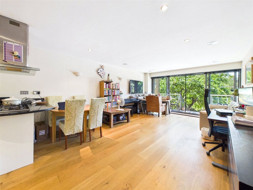 Property photo 2 of 10 Picture No. 12