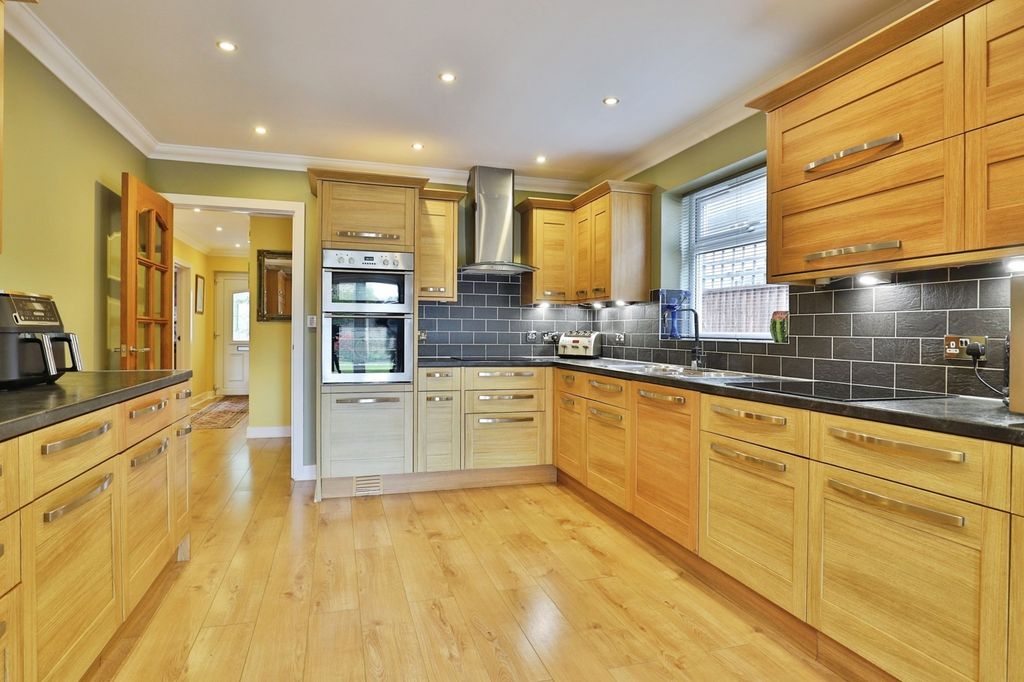 Property photo 3 of 16 Photo