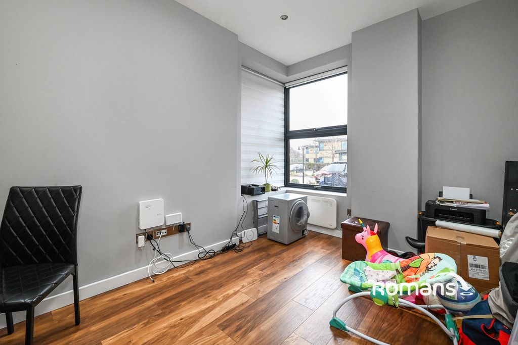 Property photo 3 of 11 Pbox-Img.Jpg