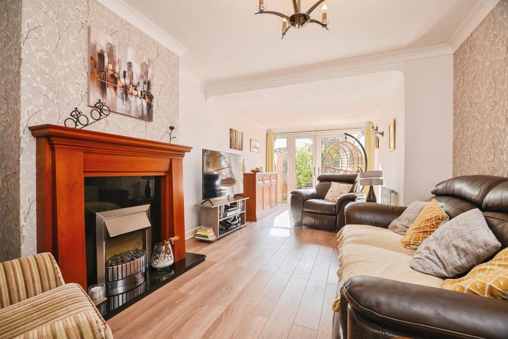 Property photo 3 of 11 Pbox-Img.Jpg