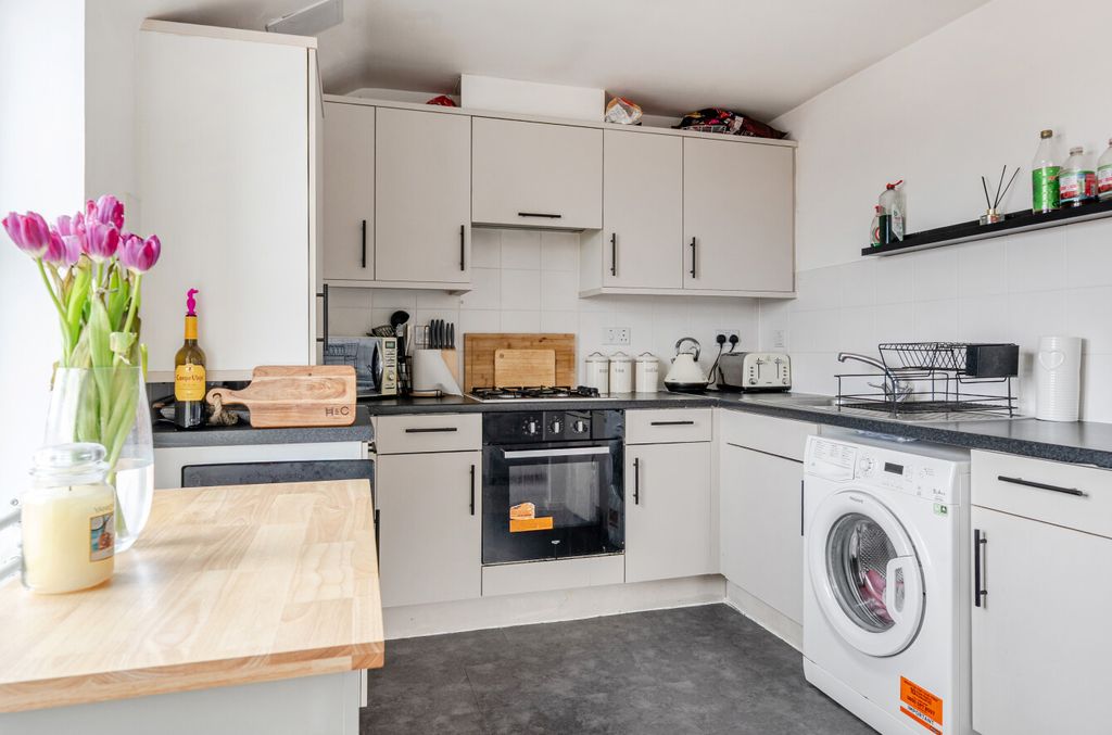 Property photo 2 of 14 1430872-2-69c120A...