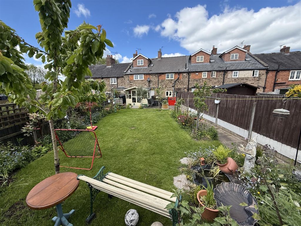 Property photo 2 of 23 Makeney Road 18.Jpg