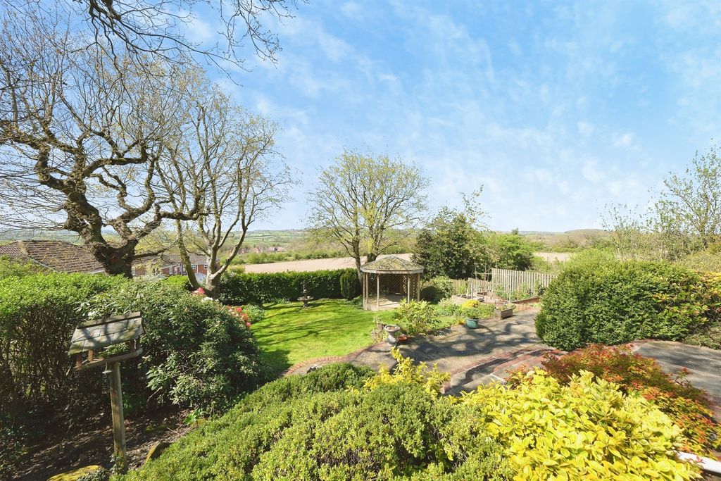 Property photo 2 of 28