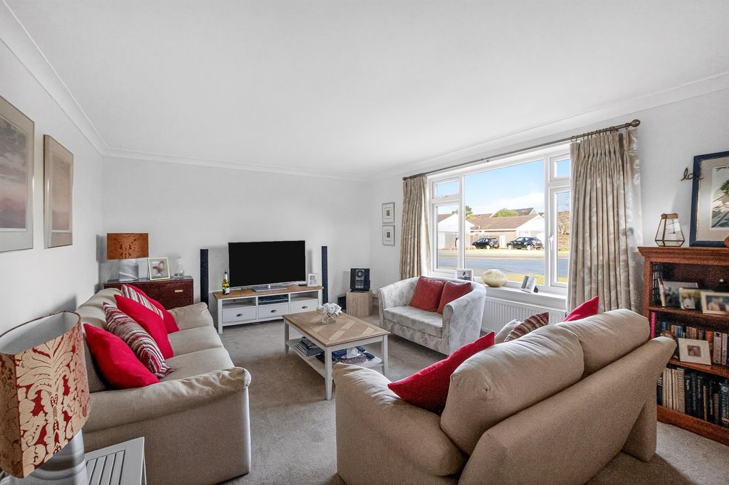 Property photo 2 of 20 Lounge