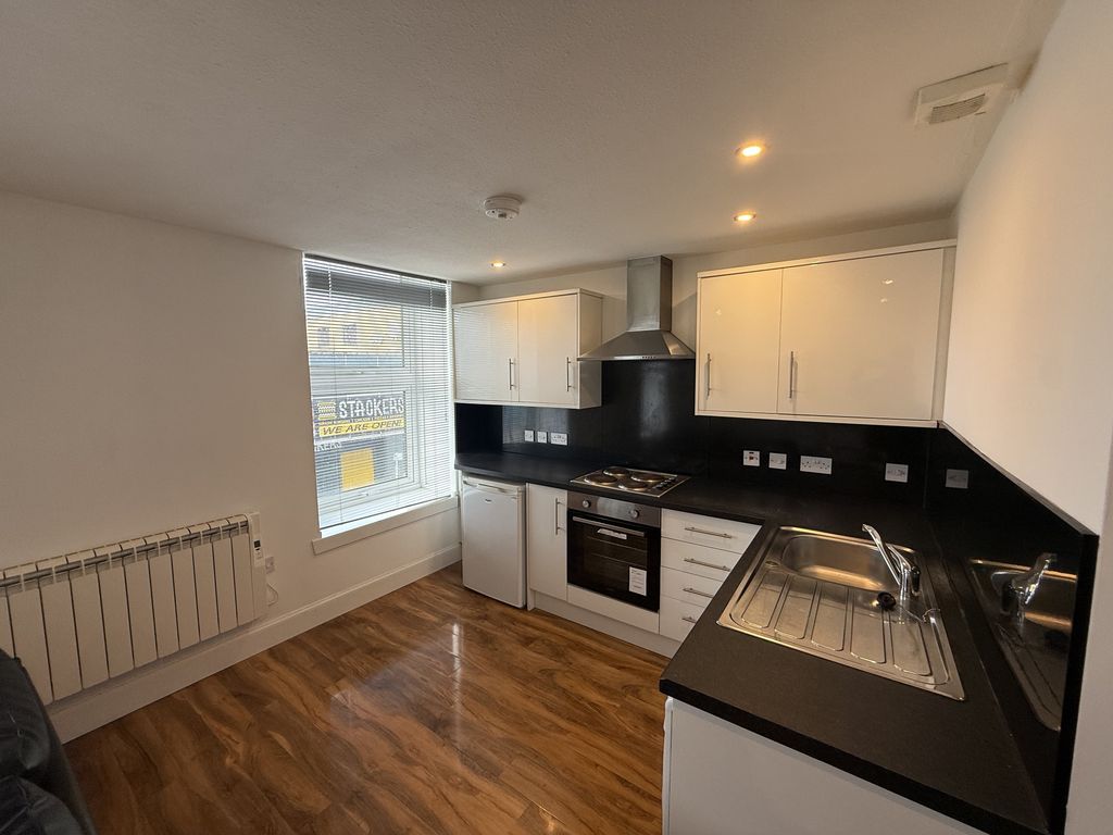 Property photo 2 of 10 Kitchen