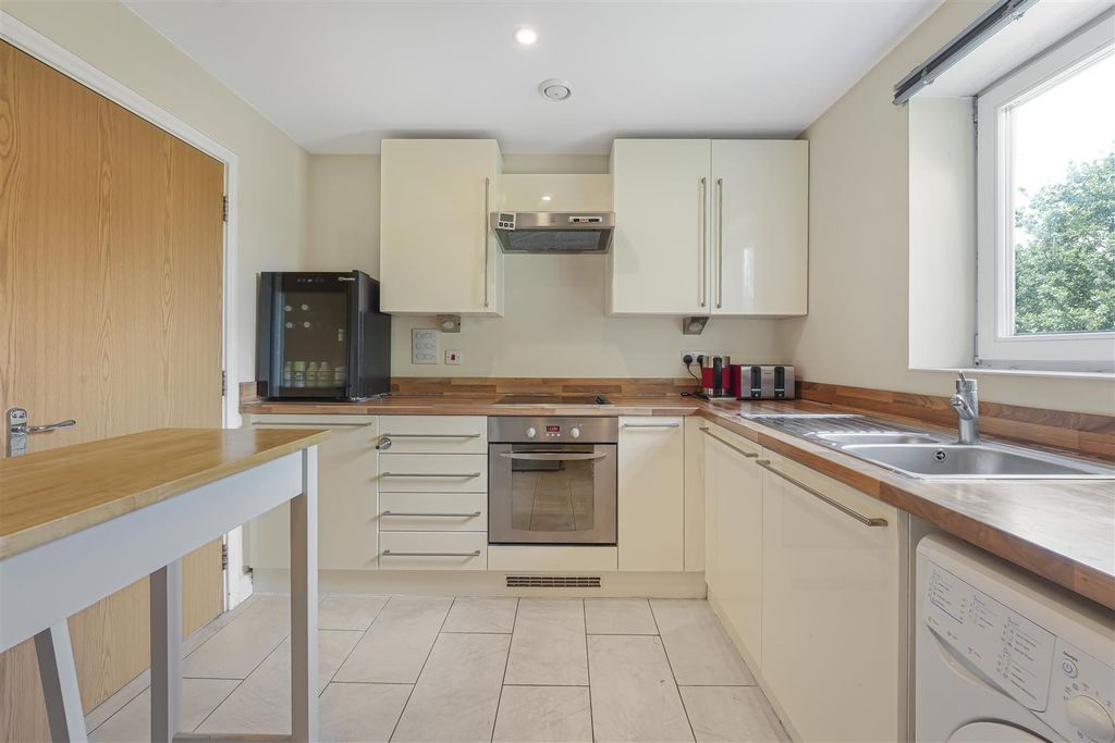 Property photo 1 of 11 Kitchen