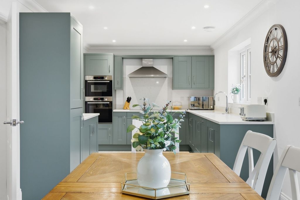 Property photo 2 of 35