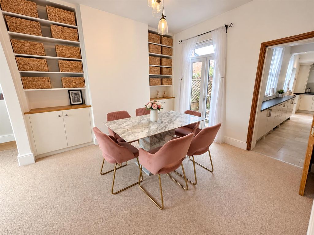 Property photo 3 of 10 Dining.Png