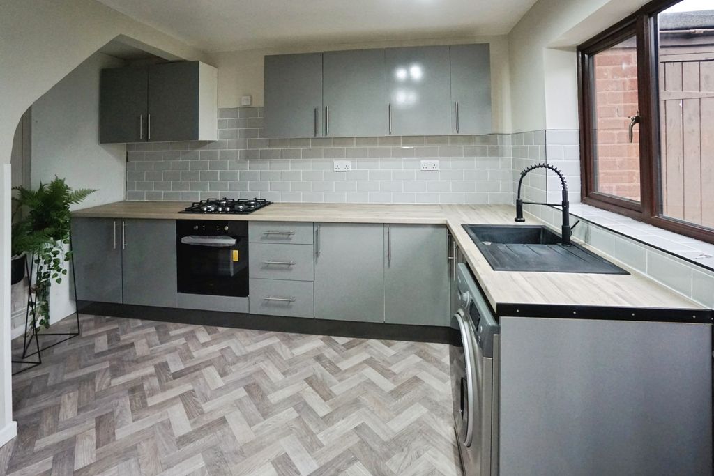 Property photo 2 of 15 Kitchen Diner