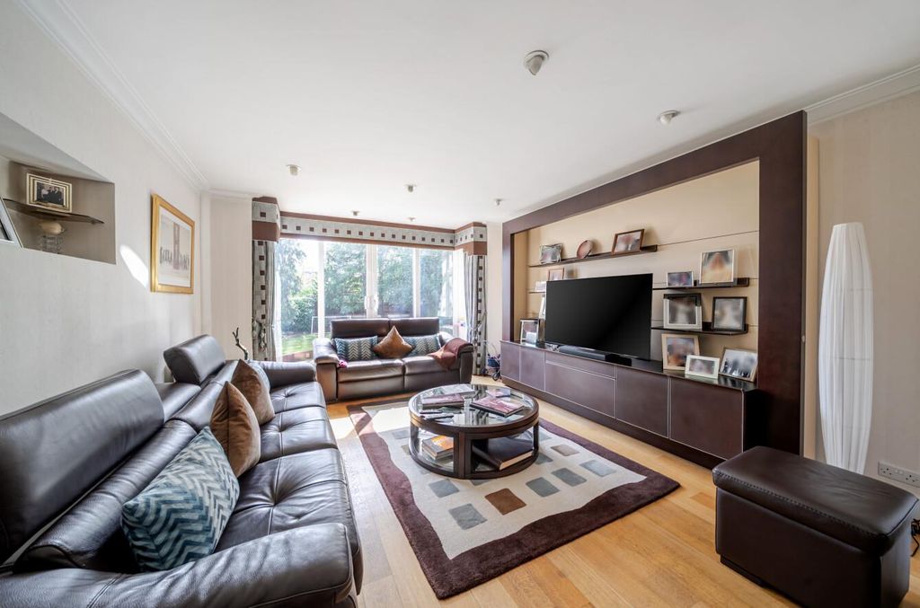 Property photo 2 of 19 Davidson Frost-Wellings, Dfw, Dalkeith Grove, Dfw,