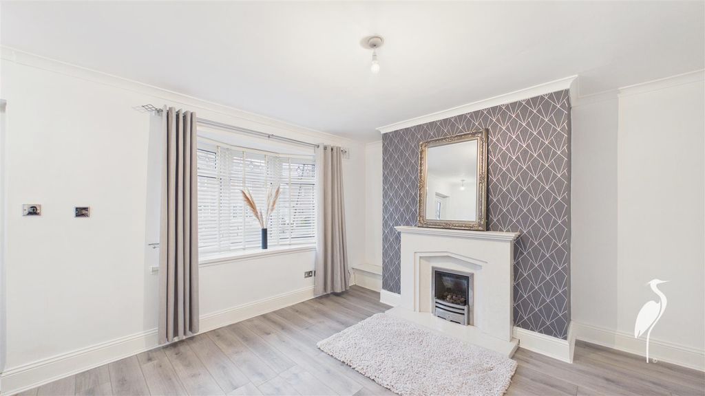 Property photo 2 of 18 Lounge