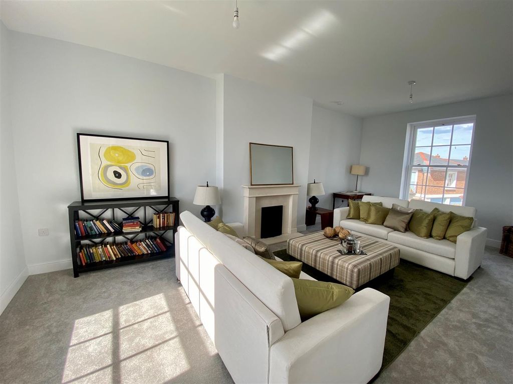 Property photo 3 of 13 Sitting Room