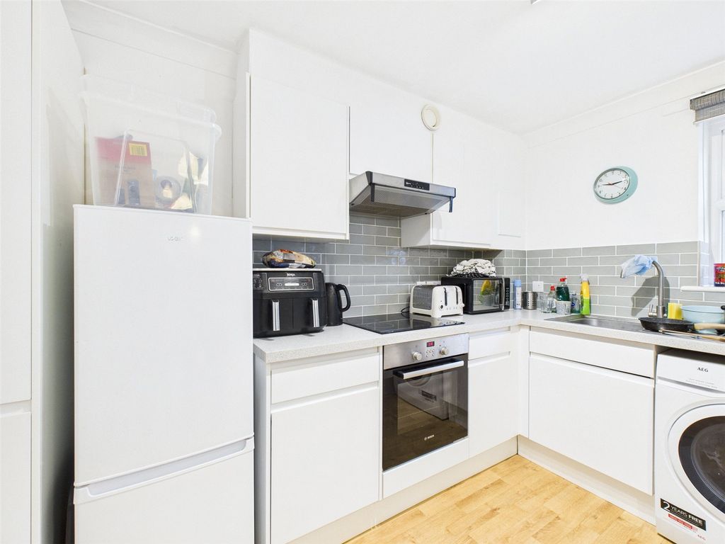 Property photo 3 of 25 Kitchen