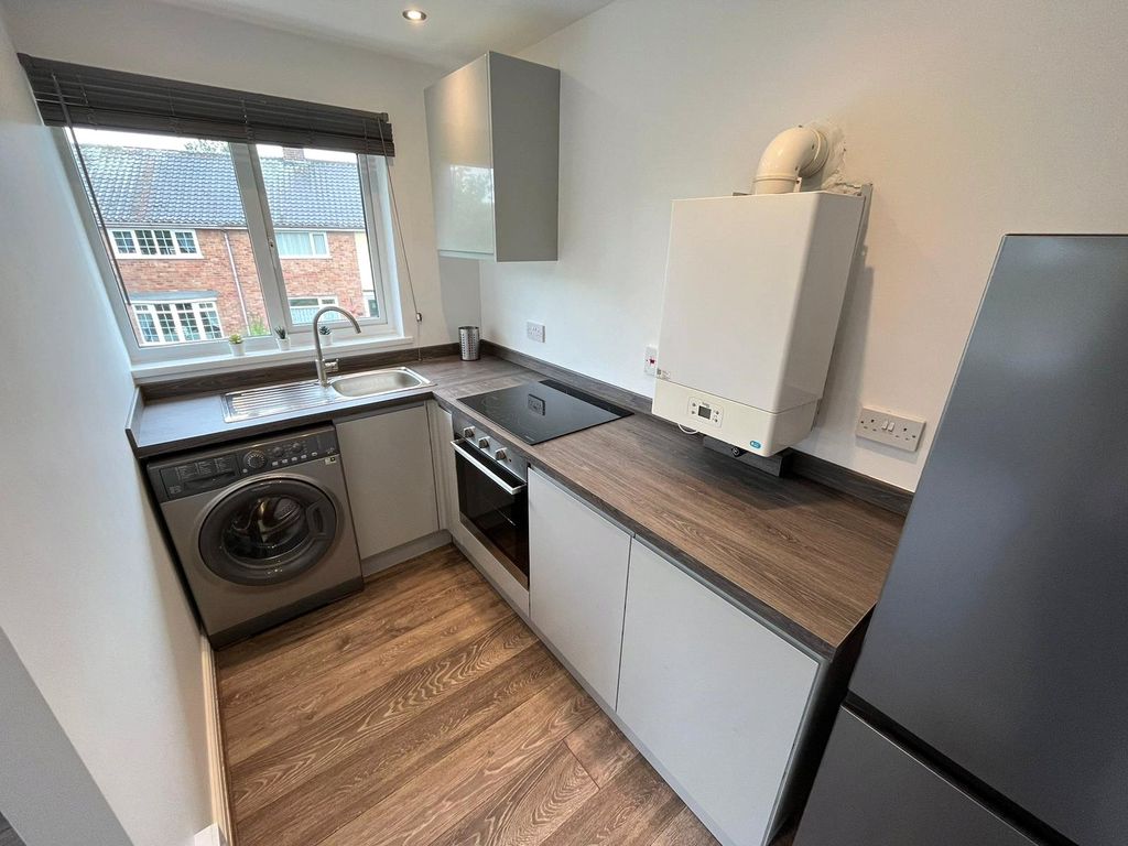 Property photo 3 of 5 Kitchen