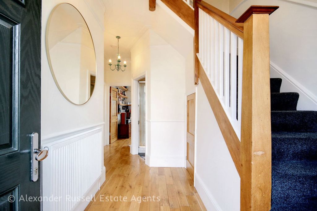 Property photo 2 of 32