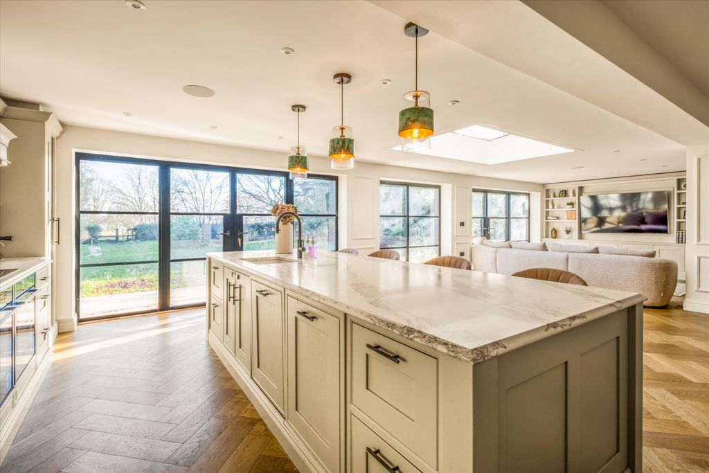 Property photo 2 of 21 Image