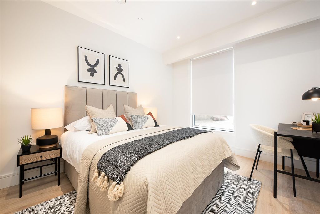 Property photo 3 of 8 Show Flat 2_Hr-007.Jpg