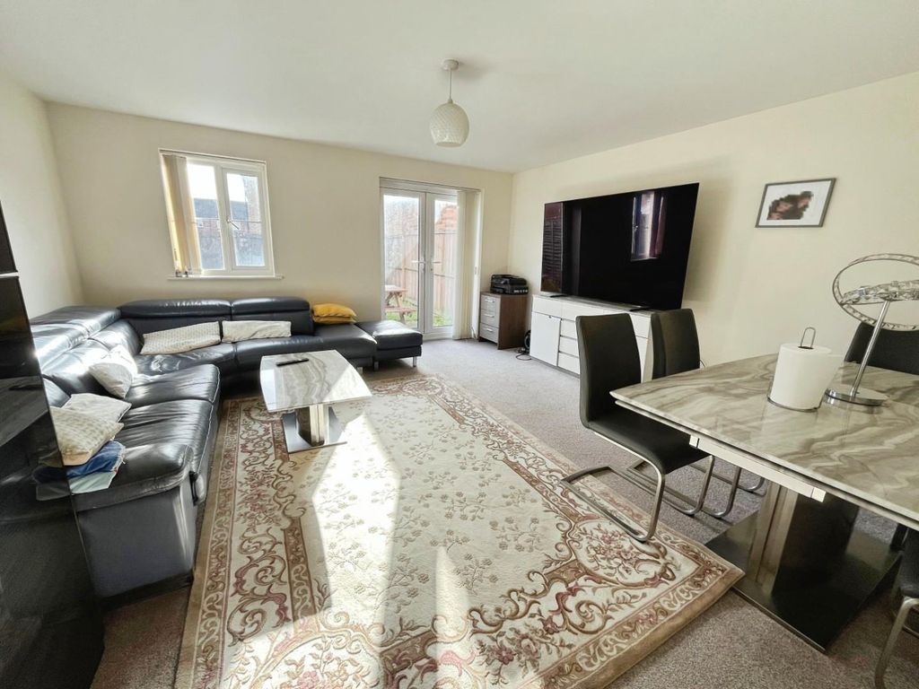 Property photo 3 of 16 Teasel Close (2).Jpeg