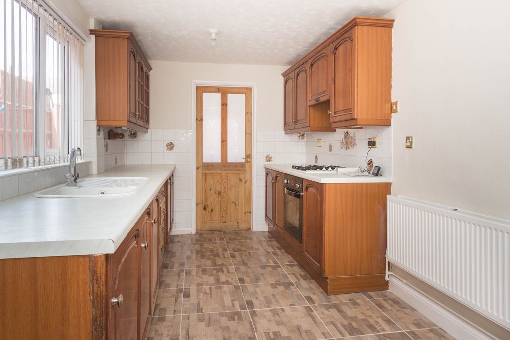Property photo 2 of 8 Kitchen