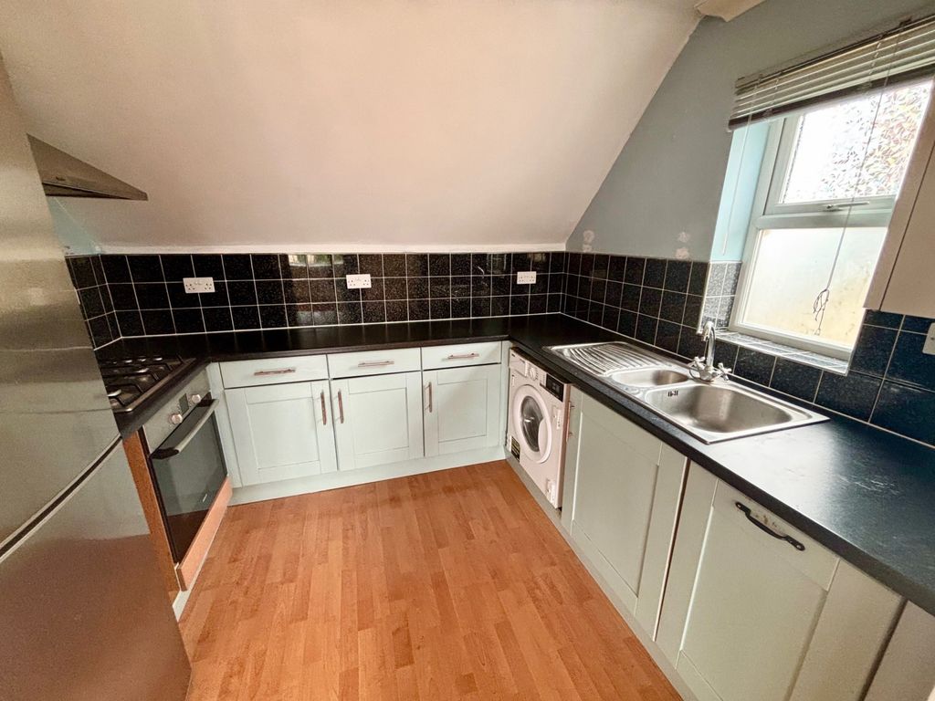 Property photo 3 of 8 Kitchen