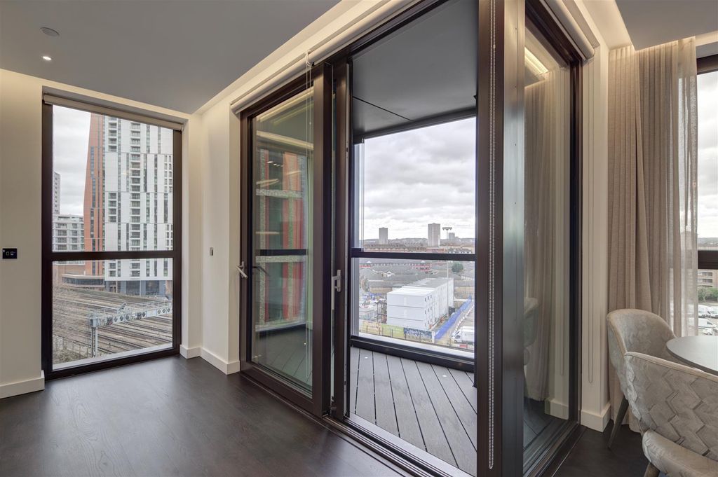 Property photo 3 of 14 Thornes House - Winter Garden.Jpg