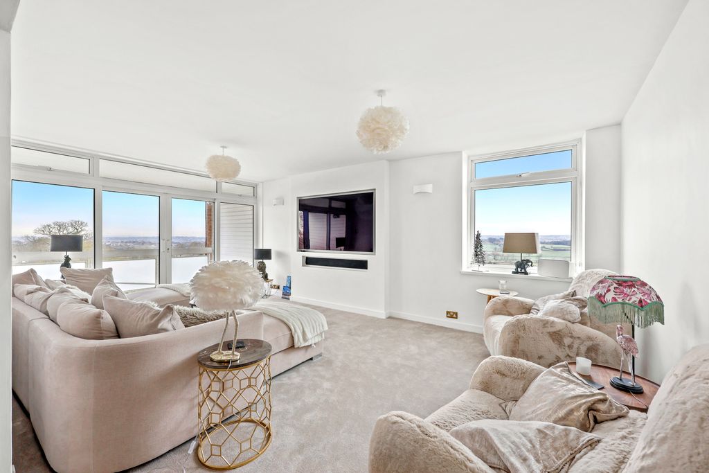 Property photo 3 of 19 Picture No. 12