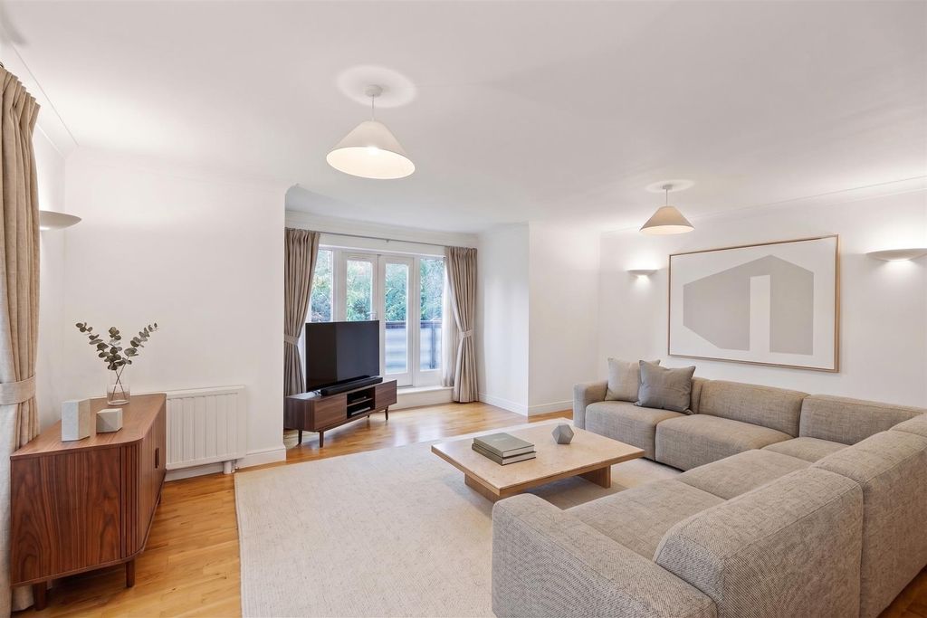 Property photo 3 of 14 Ashbourne Lounge.Jpg