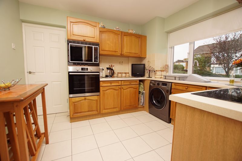 Property photo 3 of 14 Kitchen