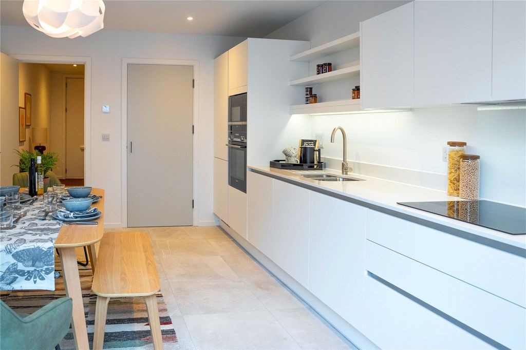 Property photo 3 of 18 Show Home