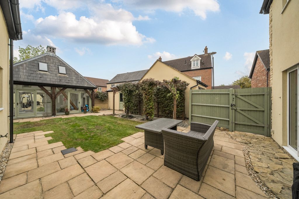 Property photo 2 of 18 13628372268E4E82E58Ea6