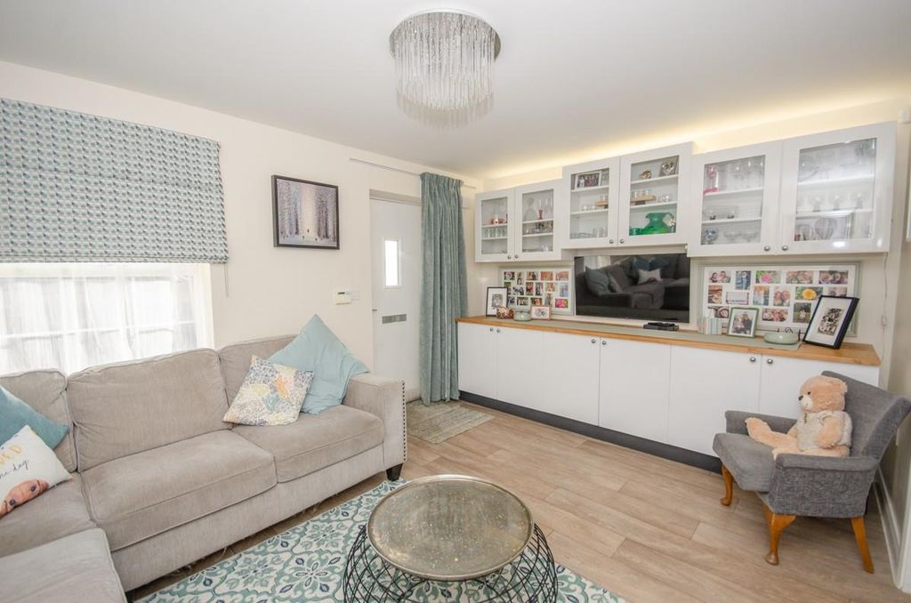 Property photo 3 of 24 Lounge Pic 2.Jpg