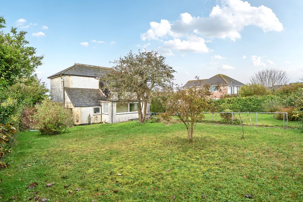 Property photo 2 of 27