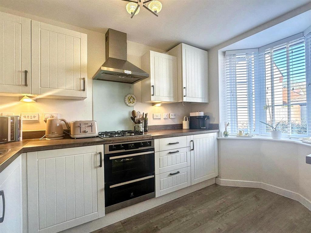 Property photo 2 of 30 Kitchen