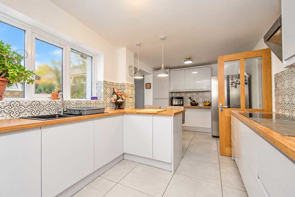 Property photo 3 of 28 Photo 22