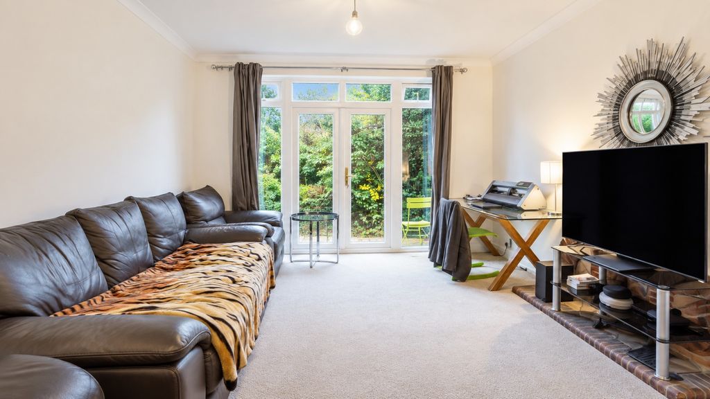 Property photo 2 of 11 4566263