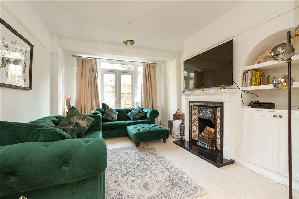 Property photo 2 of 15 Lounge